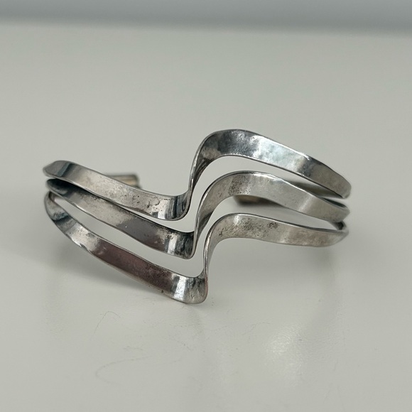 Vintage Silver Abstract Bangle - Picture 2 of 7